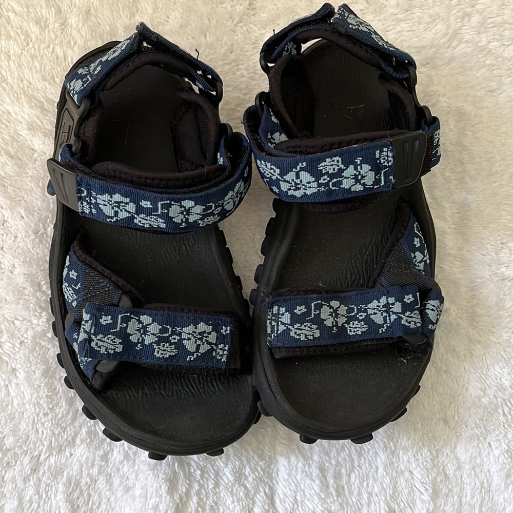 Rafters Velcro sandals size 3.